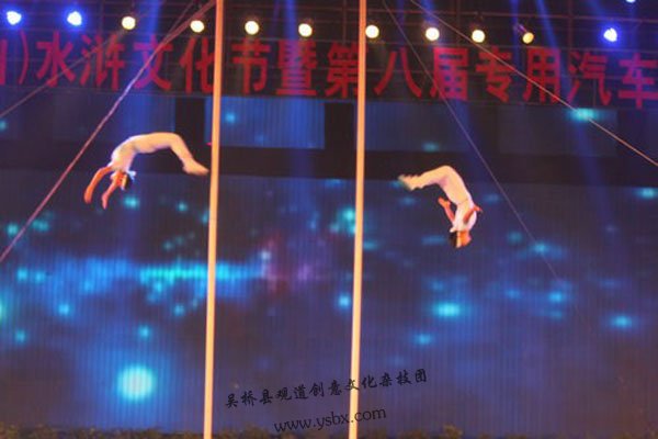 2012年山东梁山水浒文化节开幕式爬杆表演